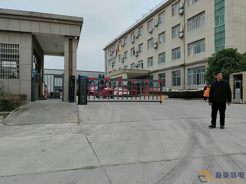 18米寬工業(yè)園區(qū)出入口道閘到底該怎樣裝？