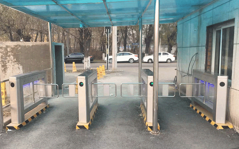 人行通道閘+安檢門聯(lián)動在工廠的作用 人行通道閘+安檢門聯(lián)動在工廠的作用