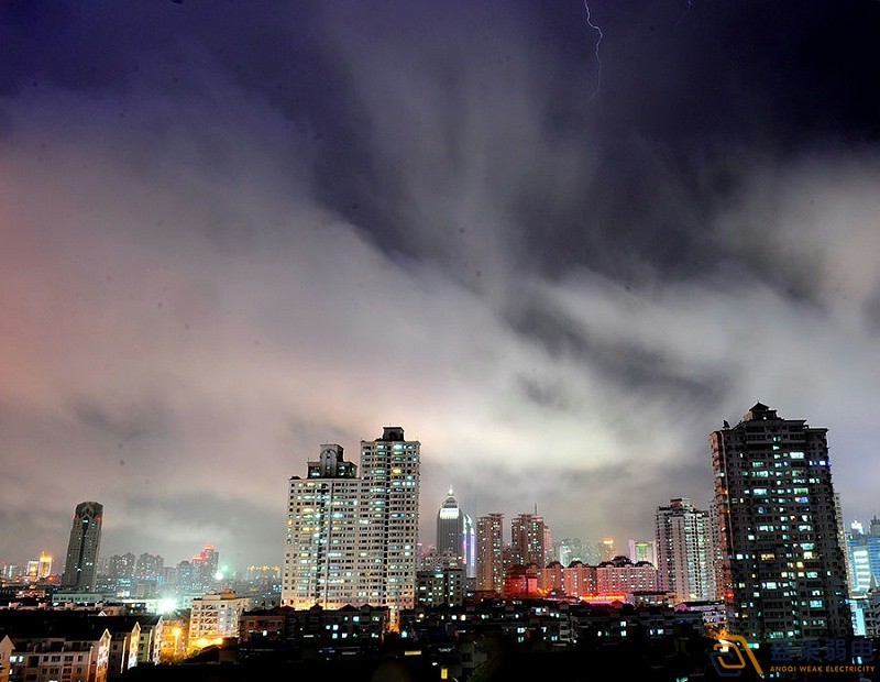 安防監(jiān)控設備如何防雷雨？