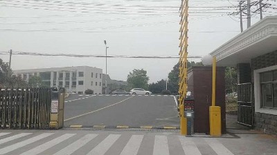 工廠車牌識(shí)別系統(tǒng)率低怎么解決？